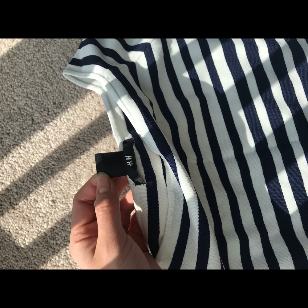 HM Crop Top - Picture 3 of 4